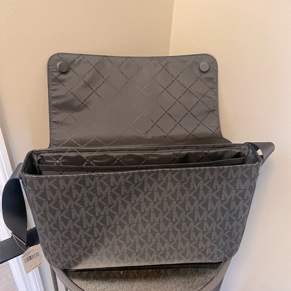 Michael Kors Harrison Laptop Messenger Crossbody - Picture 6 of 8